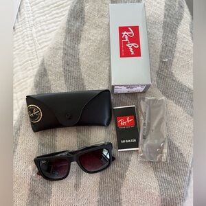 NWT Ray-Ban Justin Classic Sunglasses Unisex